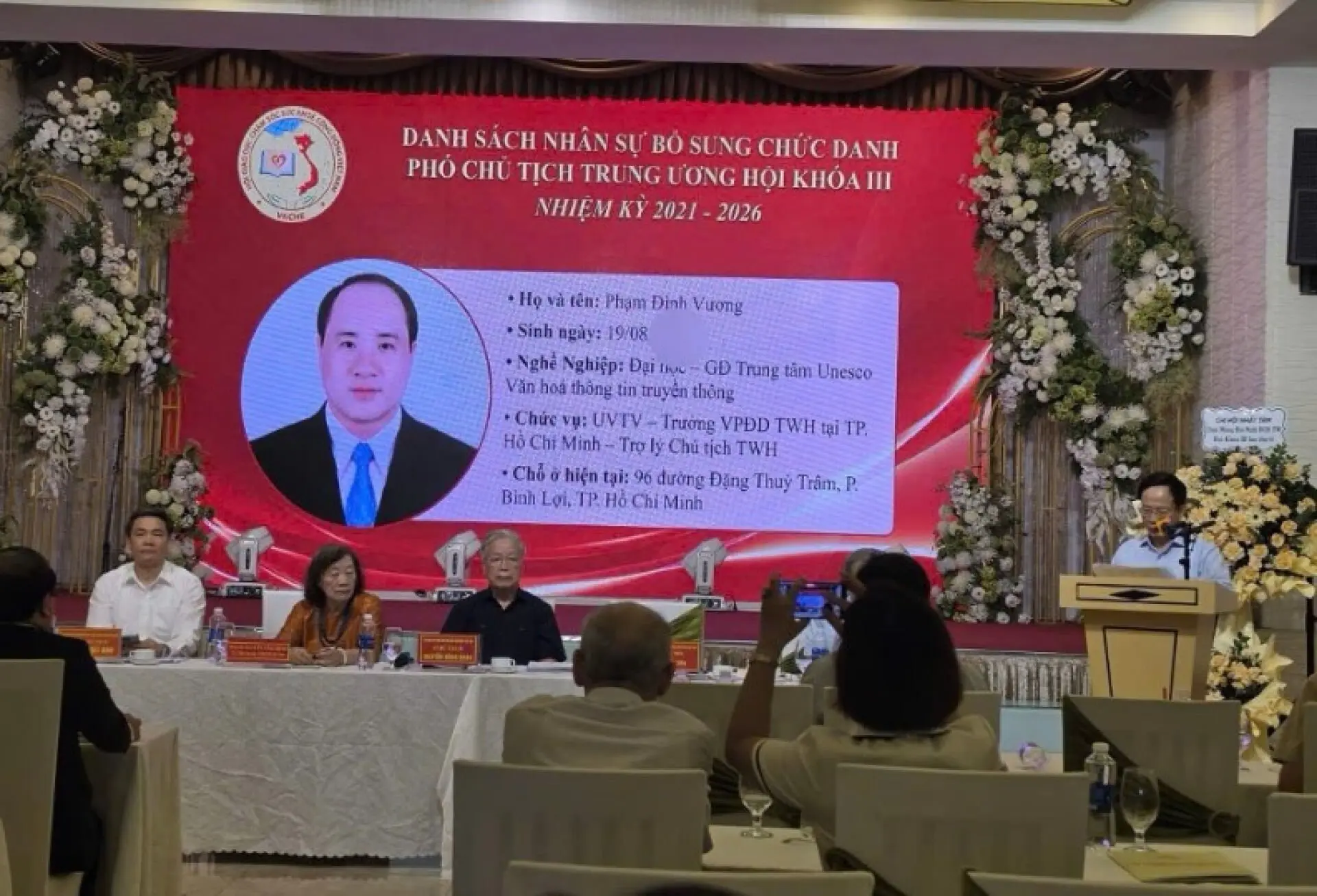 Ts Lê Đình Tiến - Nguyên Thứ Trưởng Bộ Khoa Học Và Công Nghệ; Phó Chủ Tịch Trung Ương Hội VACHE thông qua danh sách bổ sung Phó Chủ tịch Trung ương Hội Giáo dục chăm sóc sức khoẻ cộng đồng Việt Nam (Ảnh: PV)