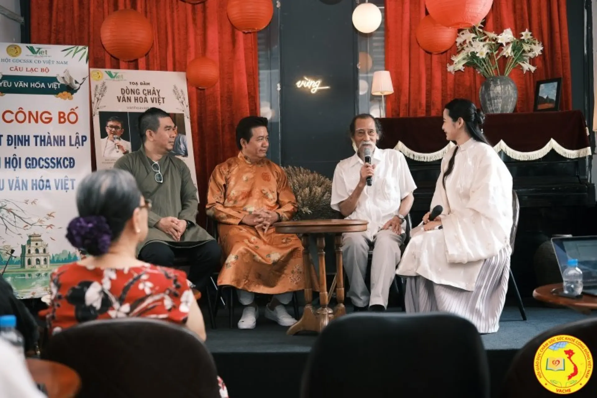 Các diễn giả tại chương trình toạ đàm Dòng Chảy Văn Hoá Việt