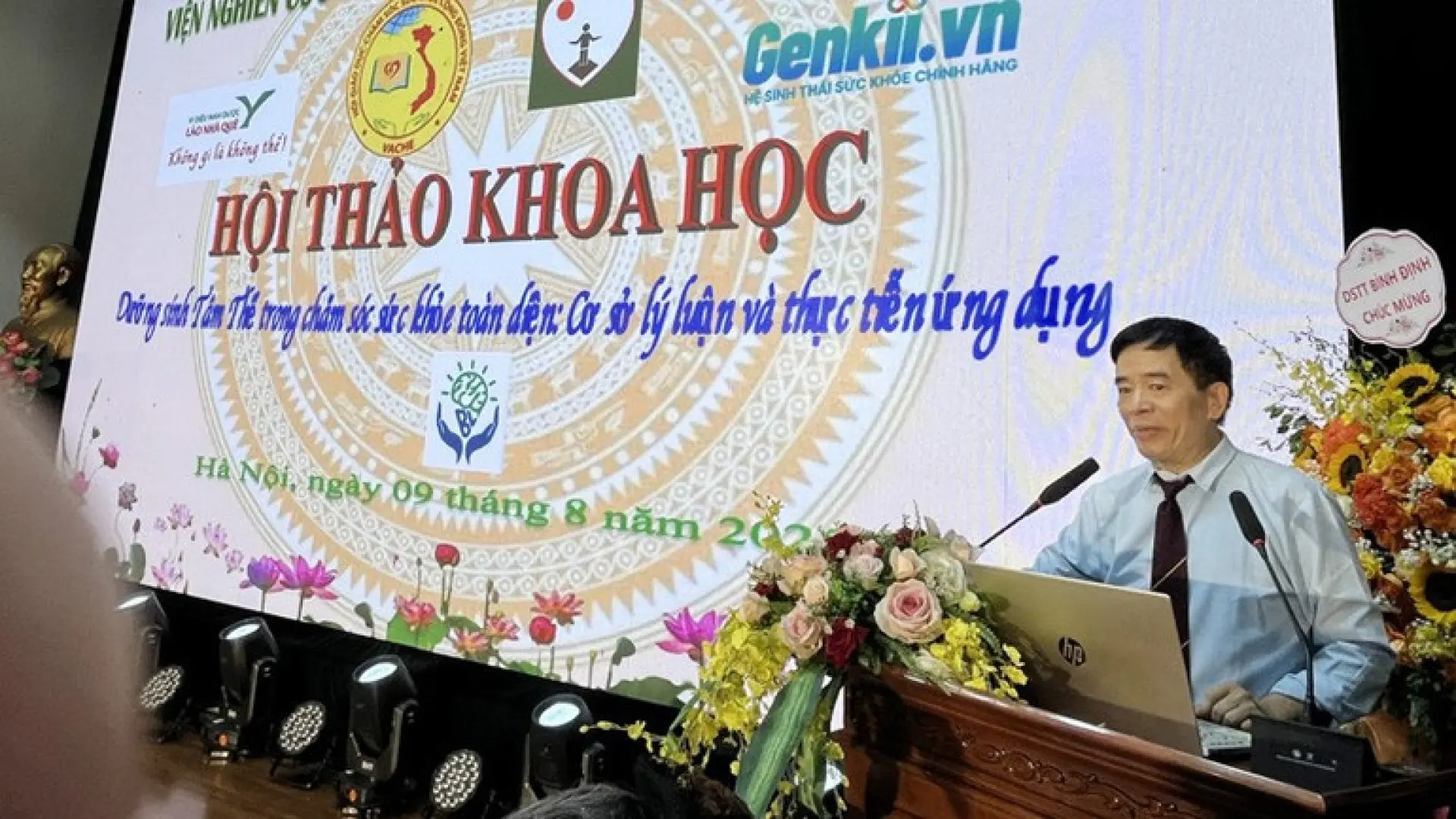 GS. TS Nguyễn Công Khanh chia sẻ thông tin tại hội thảo