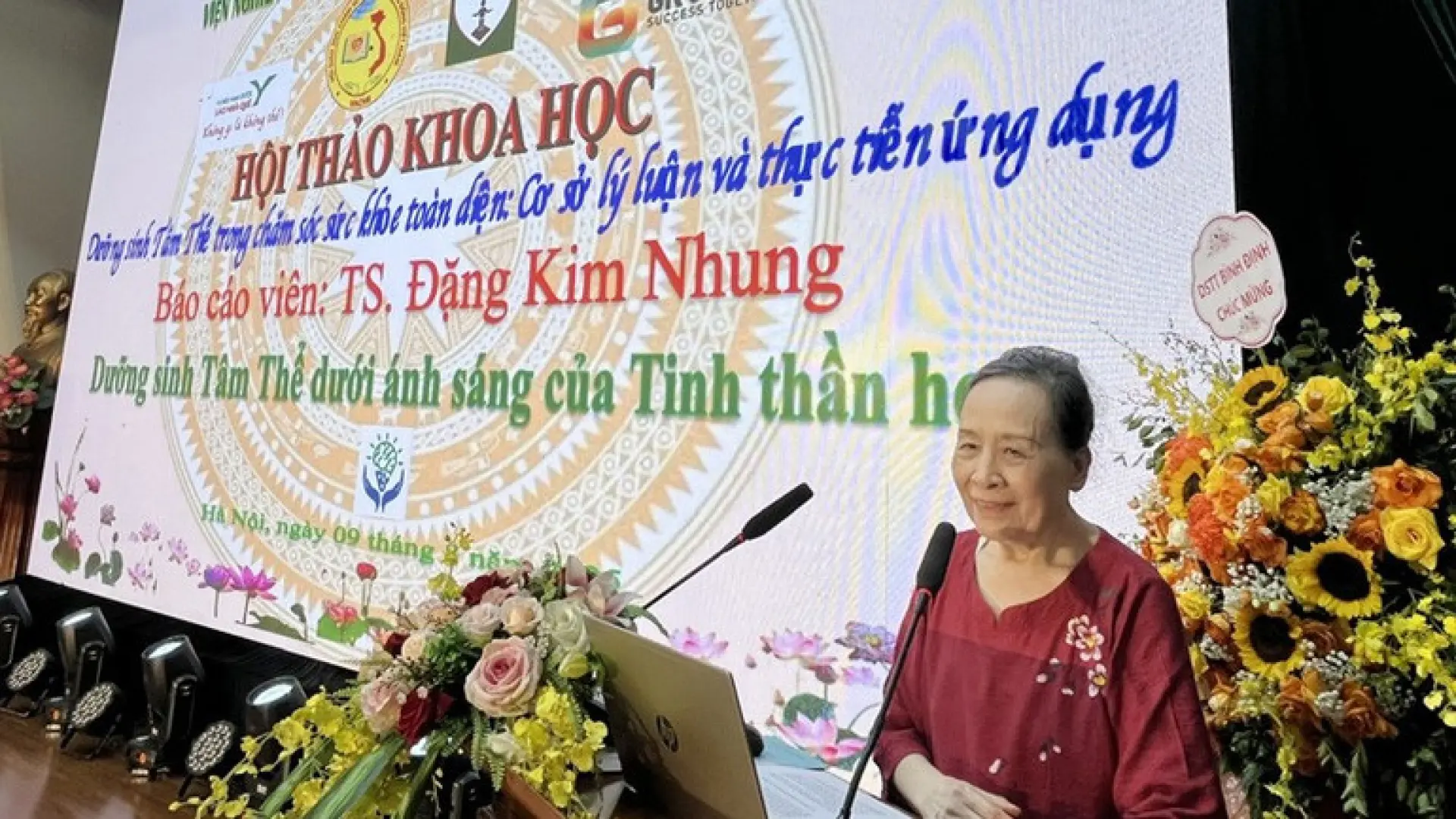 Các nhà khoa học, chuyên gia trao đổi, thảo luận tại hội thảo.