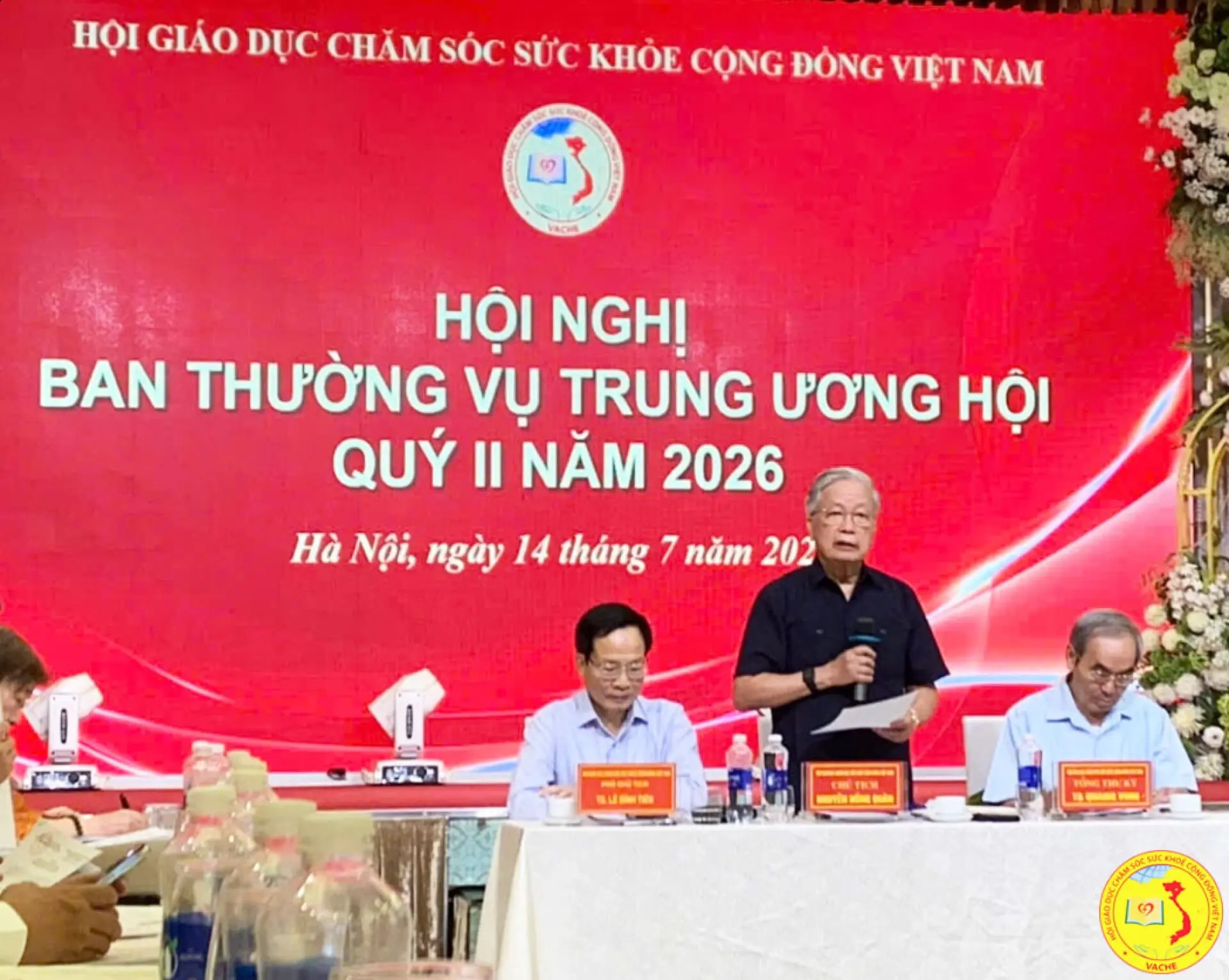 Chủ tịch TW Hội VACHE - Ông Nguyễn Hồng Quân phát biểu tại hội nghị.
