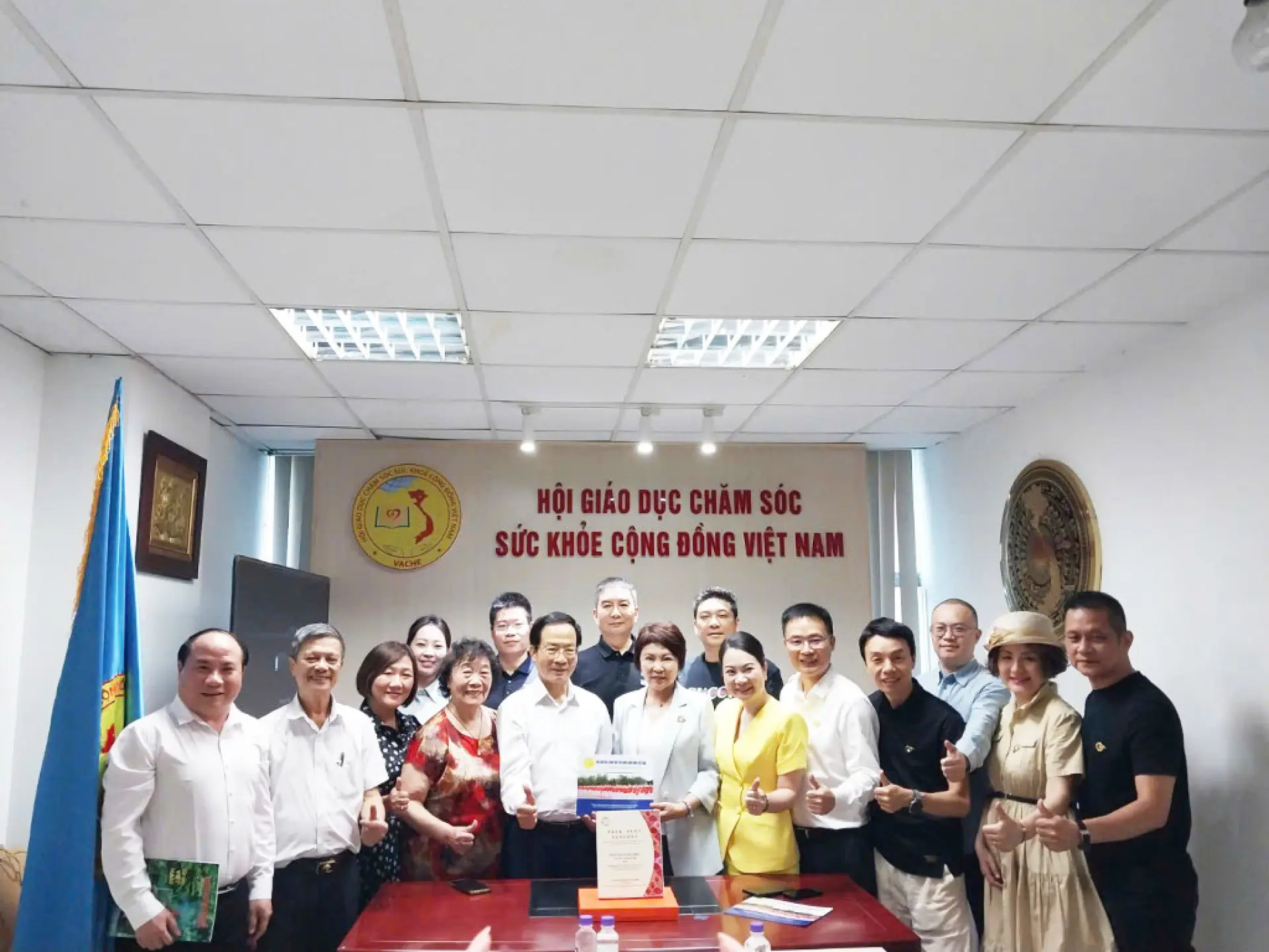 Trung ương Hội VACHE làm việc với Hiệp hội mỹ thuật Thâm Quyến (Trung Quốc)